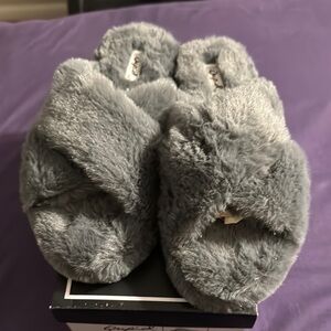 Cozy Gray Faux Fur Slippers